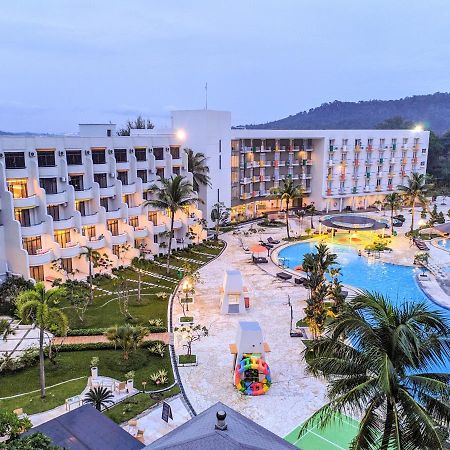 Harris Resort Batam Waterfront Sekupang Buitenkant foto