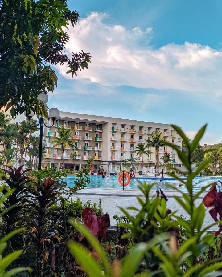 Harris Resort Batam Waterfront Sekupang Buitenkant foto