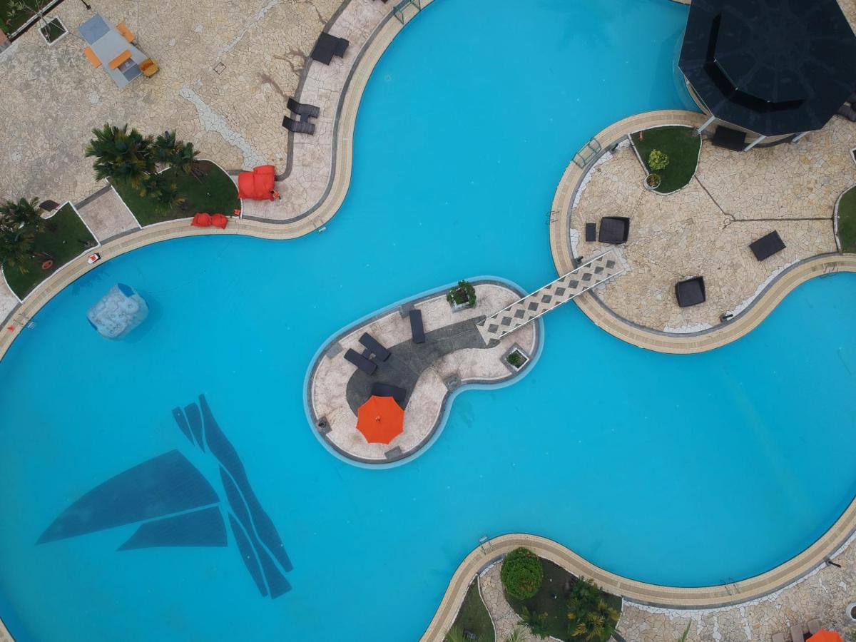 Harris Resort Batam Waterfront Sekupang Buitenkant foto