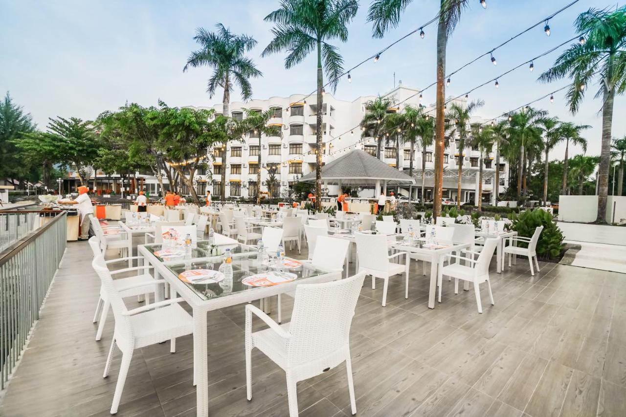 Harris Resort Batam Waterfront Sekupang Buitenkant foto