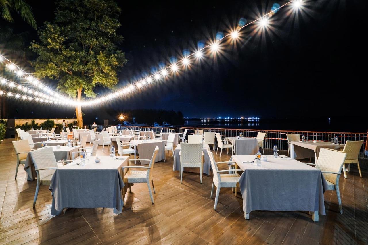 Harris Resort Batam Waterfront Sekupang Buitenkant foto