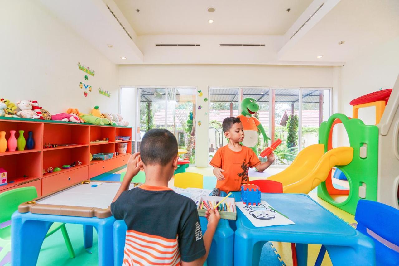 Harris Resort Batam Waterfront Sekupang Buitenkant foto