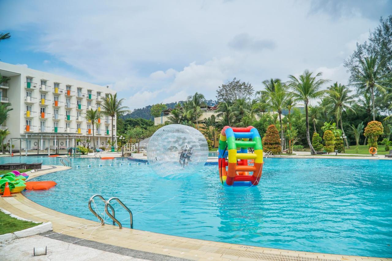 Harris Resort Batam Waterfront Sekupang Buitenkant foto