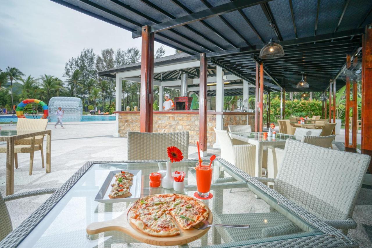 Harris Resort Batam Waterfront Sekupang Buitenkant foto