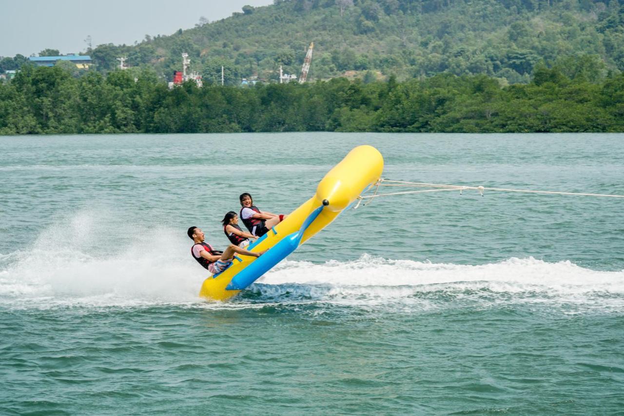 Harris Resort Batam Waterfront Sekupang Buitenkant foto