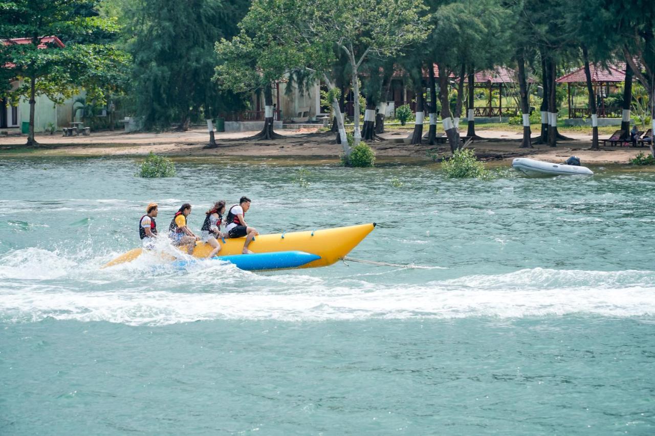 Harris Resort Batam Waterfront Sekupang Buitenkant foto