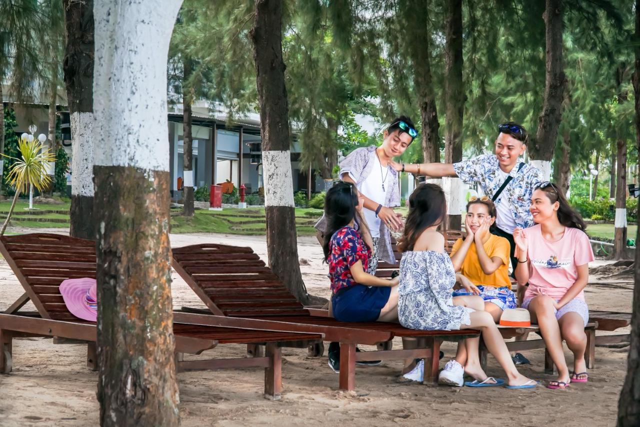Harris Resort Batam Waterfront Sekupang Buitenkant foto