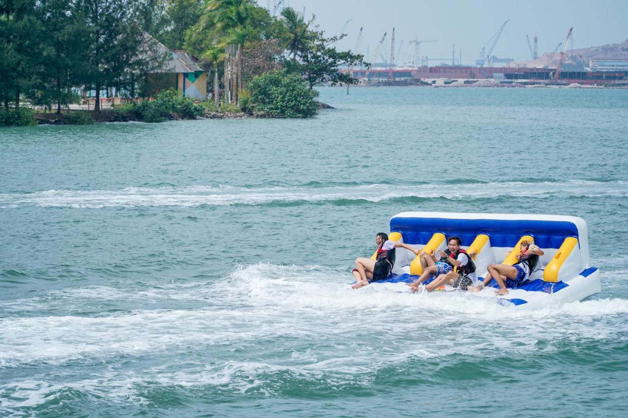 Harris Resort Batam Waterfront Sekupang Buitenkant foto