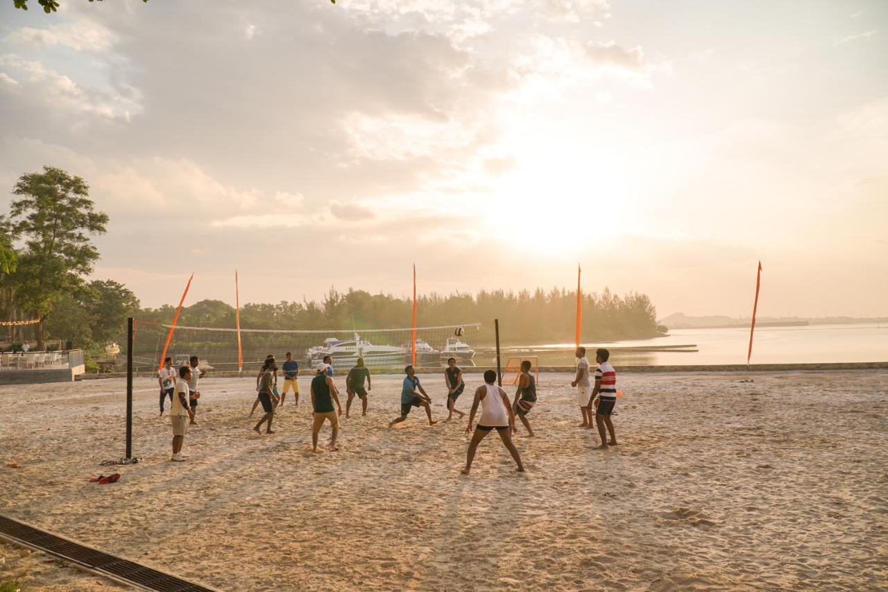 Harris Resort Batam Waterfront Sekupang Buitenkant foto