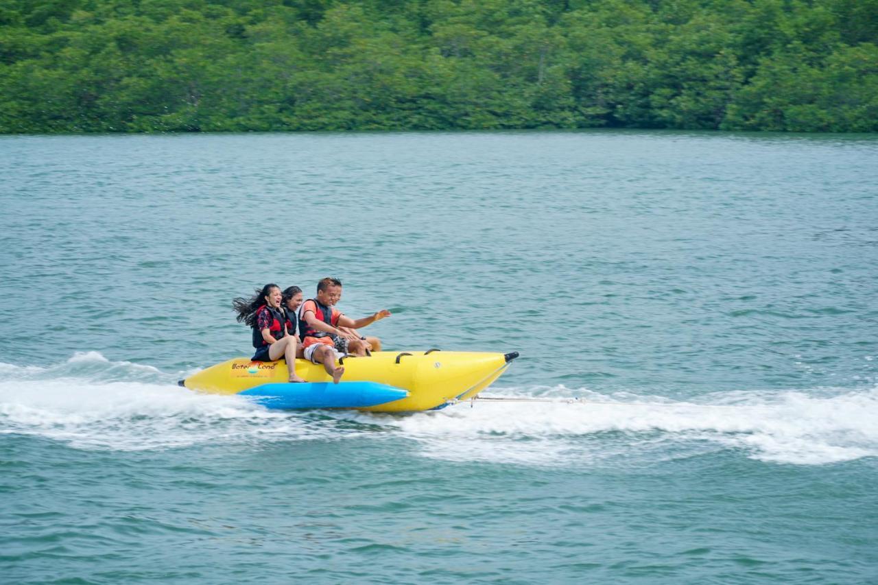 Harris Resort Batam Waterfront Sekupang Buitenkant foto